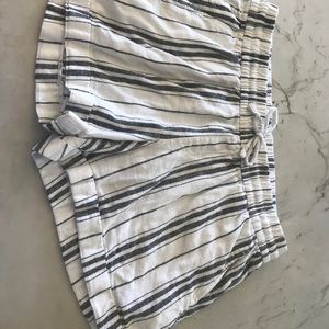 🌼White and Gray Shorts with Pockets🌼